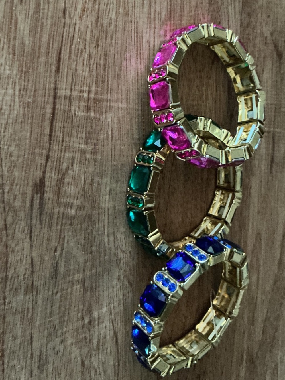 Set of 3 emerald cut stretch bracelets features beautiful gemstones - Picture 3 of 3